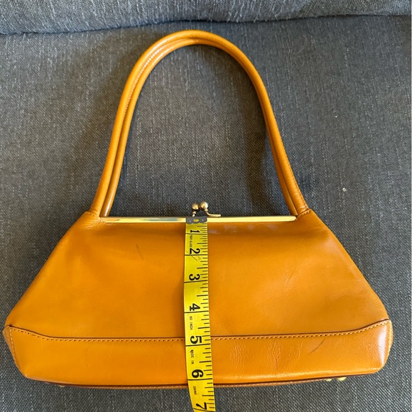 HOBO ‘Gina’ leather shoulder bag in pumpkin orange, with kiss lock closure - Picture 15 of 15